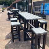 Buiten bartafel met krukken (4, 6 of 8) - gerecycled kunststof