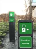 Piquet porte-panneau voiture électrique – Signalisation de stationnement écologique