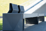 Banc public bicolore avec dossier en plastique recyclé - Govaplast - modèle Prisma