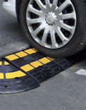Oprijdrempel rubber 10cm anti-slip zwart/geel reflecterend