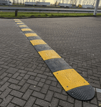 Fahrbahnschwelle aus Gummi komplett - < 30 km/h - 30 mm hoch - Schwarz-Gelb