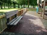 Banc public bicolore avec dossier en plastique recyclé - Govaplast - modèle Paris