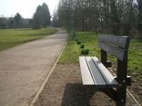 Banc public bicolore avec dossier en plastique recyclé - Govaplast - modèle Paris