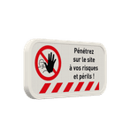 Panneau d'interdiction - Pénétrez à vos risques
