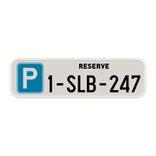 Panneau de parking réservé avec plaque d’immatriculation personnalisée