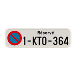 Panneau stationnement interdit sauf plaque d’immatriculation personnalisée