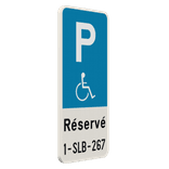 Panneau parking PMR avec plaque d’immatriculation personnalisée