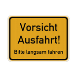Schild Ausfahrt, bitte langsam fahren - reflektierend