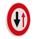 Panneau B15 – Cédez le passage à la circulation venant en sens inverse