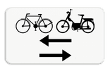 Verkeersbord SB250 M10 onderbord - Fietsers en bromfietsers in 2 richtingen op de dwarslopende weg - 700x400mm