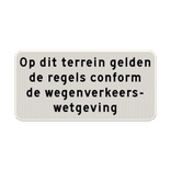 Verkeersbord, op dit terrein geldt de wegenverkeerswetgeving - reflecterend