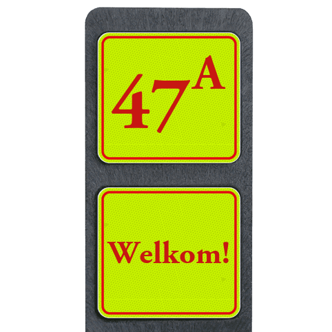 Huisnummerpaal met twee BORDEN Fluor Klassiek met tekst
