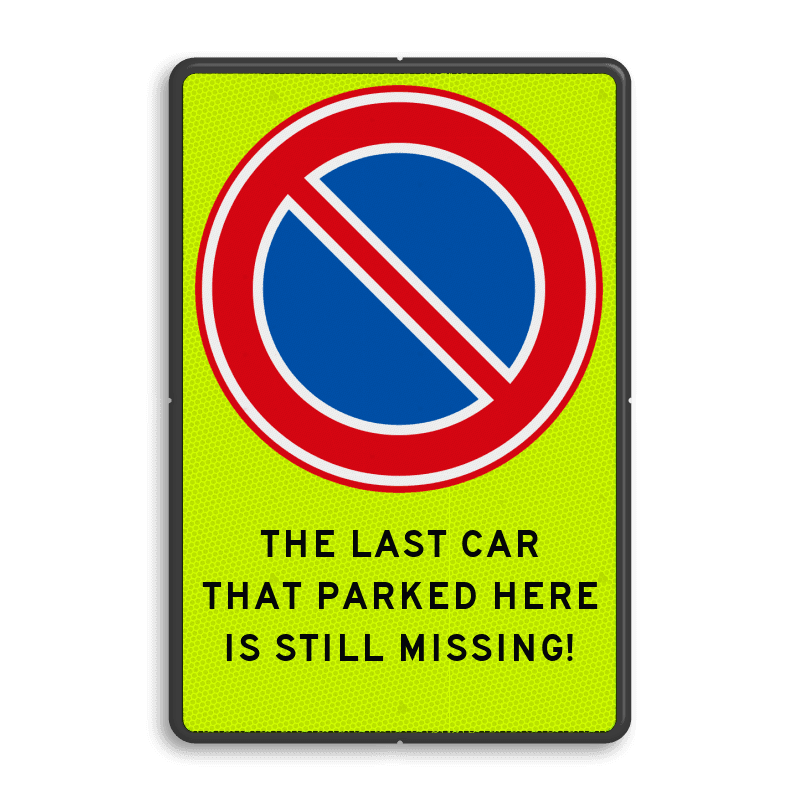 Verkeersbord met Parkeerverbod en tekst CAR STILL MISSING