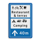 Bewegwijzeringsbord met pictogrammen voor route restaurant en camping