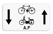 Panneau SB250 - M18 - Les cyclistes et les cyclomoteurs de classe A peuvent circuler dans les deux sens.