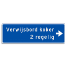 Verwijsbord KOKER Blauw/wit - pijl rechts, 2 regelig - Klasse 3 reflecterend