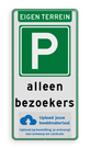 Parkeerbord voor bezoekers van eigen terrein met logo