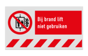 Brand bord P020 - Verboden lift te gebruiken bij brand