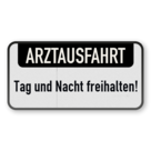 Hinweisschild - Arztausfahrt - Tag und Nacht freihalten!