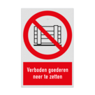 Verbodsbord met pictogram en tekst Verboden goederen neer te zetten