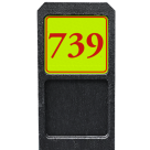 Huisnummerpaal met bord geel/rood fluorescerend - klassiek lettertype