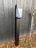 Inclusief montagepaal 120x120 zwart gepoedercoat met betonfundatie