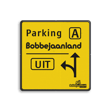 Informatiebord met route voor parkeren en uitgang en met logo