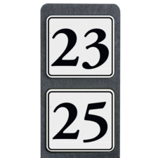 Huisnummerpaal met twee bordjes wit/zwart reflecterend - klassiek lettertype