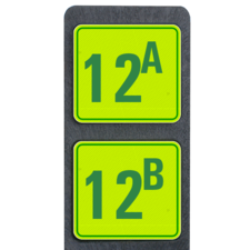 Huisnummerpaal met twee bordjes geel/groen fluorescerend - modern lettertype