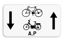 Verkeersbord SB250 M18 - Fietsers, bromfietsen klasse A en speed pedelecs mogen in 2 richtingen