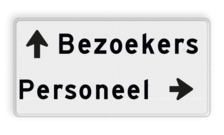 Routebord met 2 regels tekst en pijlen links en rechts