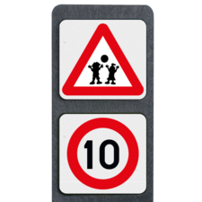 Poteau routier lesté avec 2 symboles