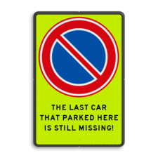 Verkeersbord met Parkeerverbod en tekst CAR STILL MISSING