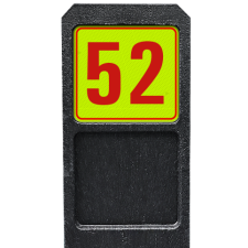 Huisnummerpaal met bord geel/rood fluorescerend - modern lettertype