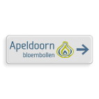 Reflecterende bedrijfsnaambord met pijl en eigen logo