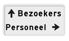 Routebord met 2 regels tekst en pijlen links en rechts