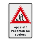 Verkeersbord Let op overstekende Pokemon Go spelers met tekst