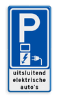 Verkeersbord laadpaal met tekst uitsluitend elektrische auto's