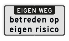 Verkeersbord eigen weg + Betreden op eigen risico