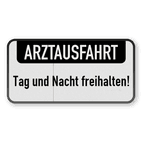 Hinweisschild - Arztausfahrt - Tag und Nacht freihalten!