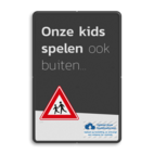 Mottobord - Onze kids spelen ook buiten met logo