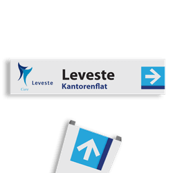 Verwijsbord 1500x350mm met eigen ontwerp en pijl naar wens