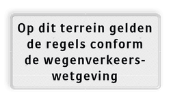 Verkeersbord, op dit terrein geldt de wegenverkeerswetgeving - reflecterend