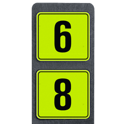 Poteau de num&eacute;ro de maison &agrave; deux plaques jaunes fluorescentes r&eacute;fl&eacute;chissantes