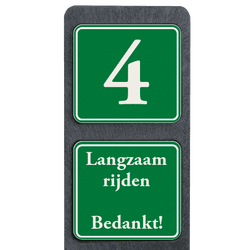 Huisnummerpaal met huisnummerbord en tekstbord - klasse 3 reflecterend