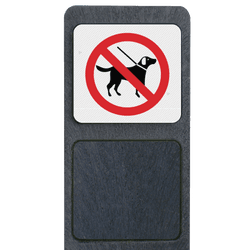 Verzwaarde bermpaal met bord 'honden niet toegestaan'