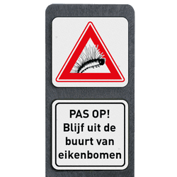 Verzwaarde bermpaal met twee borden waarschuwing Eikenprocessierups