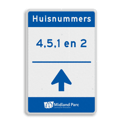 Routebord met huisnummers met logo in huisstijl