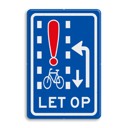 Verkeersbord RVV VR10-01 - Let op: recht doorgaande fietsers