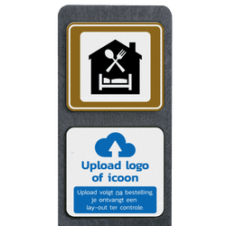 Verzwaarde bermpaal met twee bordjes aanduiding B&B (Bed & Breakfast) + logo